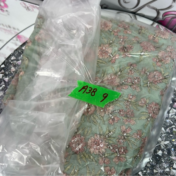 Top embroidered sequins floral flowers cropped Green Floral Women's Top - Picture 7 of 7